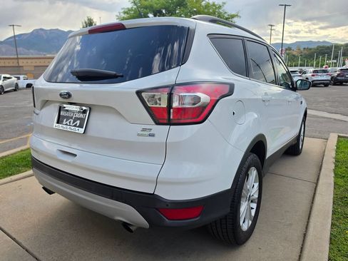Used 2017 Ford Escape SE w/ SE Leather Comfort Package AWD/4WD image 5