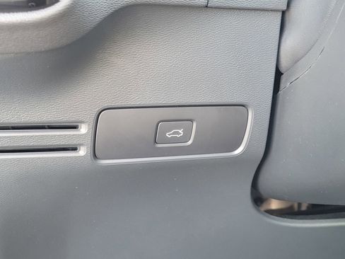 Certified 2023 Volvo XC40 Recharge Ultimate image 17