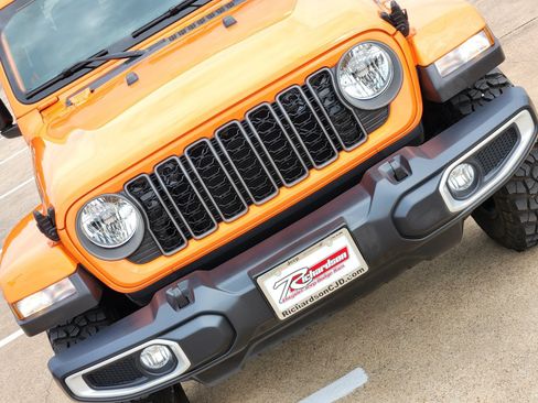 Used 2025 Jeep Gladiator Sport AWD/4WD image 14