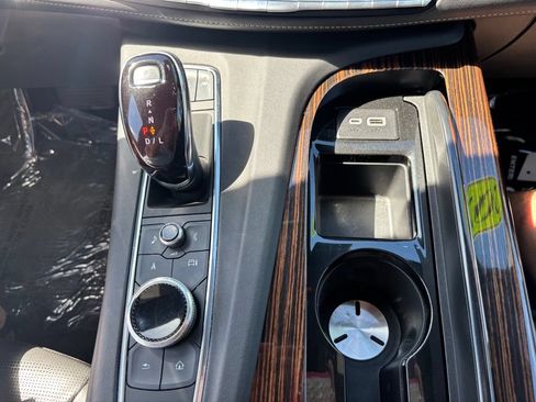 Used 2023 Cadillac Escalade Premium Luxury AWD/4WD image 27
