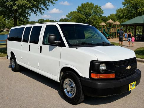 Used 2016 Chevrolet Express 3500 LS RWD image 1