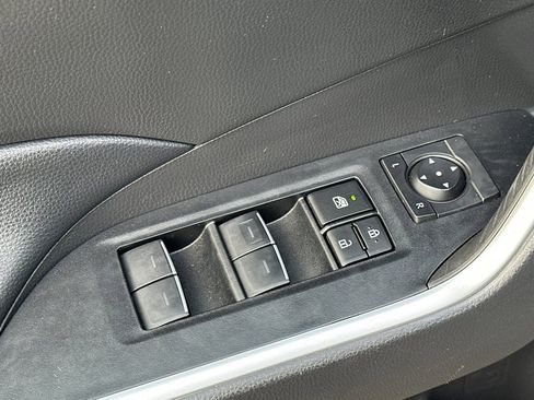 Used 2023 Toyota RAV4 XLE Premium AWD/4WD image 11