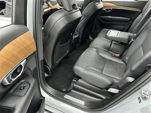 Certified 2025 Volvo XC90 B6 Plus w/ Protection Package Premier image 23