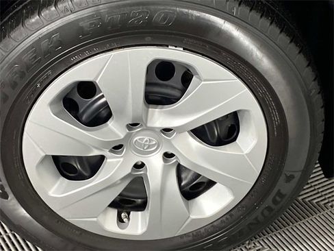 Used 2022 Toyota RAV4 LE image 31