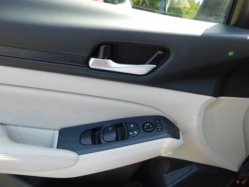 Used 2025 Nissan Altima 2.5 SV FWD image 16
