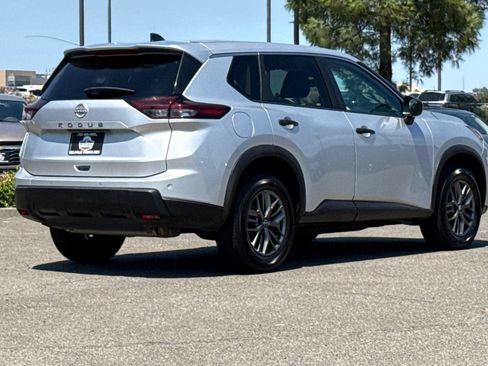 Used 2024 Nissan Rogue S FWD image 5