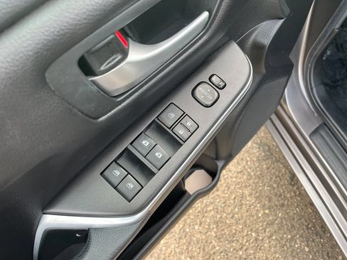 Used 2017 Toyota Camry SE FWD image 11