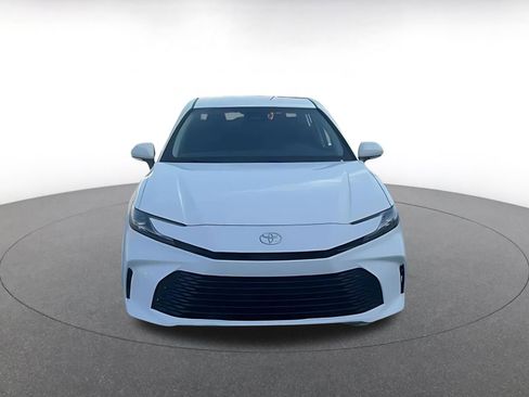 Used 2025 Toyota Camry LE image 4