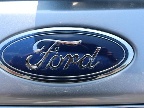 Used 2022 Ford Explorer King Ranch w/ Premium Technology Package RWD image 17