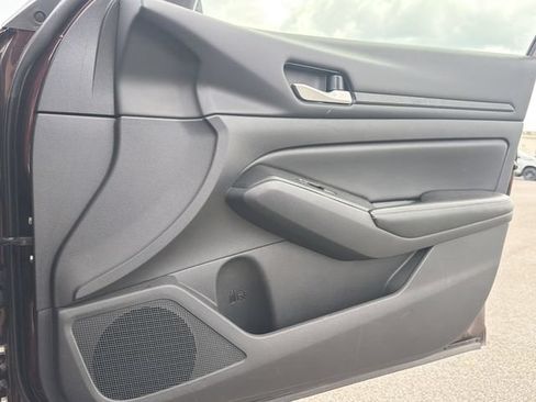 Used 2024 Nissan Altima 2.5 SV FWD image 32