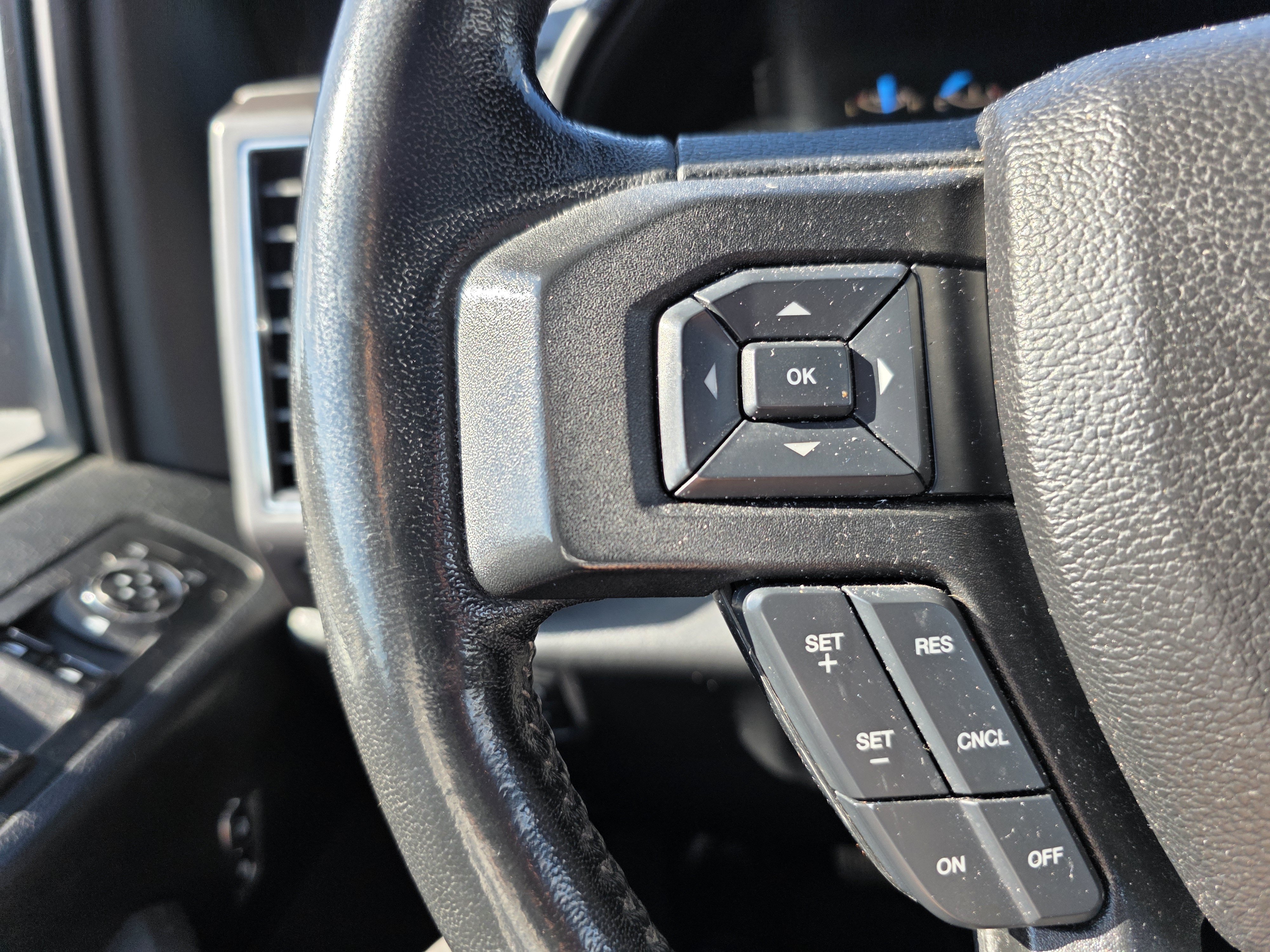 Used 2017 Ford F150 XLT w/ Equipment Group 302A Luxury AWD/4WD image 15