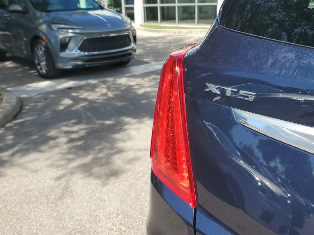Certified 2017 Cadillac XT5 Luxury w/ Driver Awareness Package AWD/4WD image 27