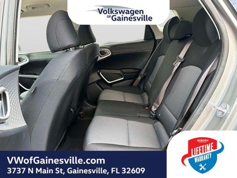 Used 2025 Kia Soul LX w/ LX Technology Package FWD image 13