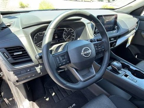 Used 2025 Nissan Rogue SV AWD/4WD image 31