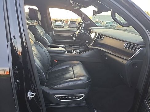 Used 2023 Jeep Grand Wagoneer Series II w/ Flexible Seating Group AWD/4WD image 34