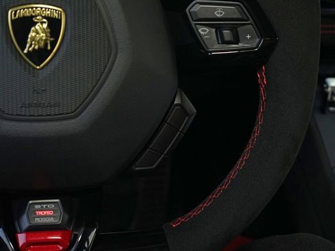 Used 2023 Lamborghini Huracan STO image 33