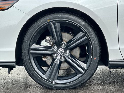 Used 2025 Honda Accord Sport image 32