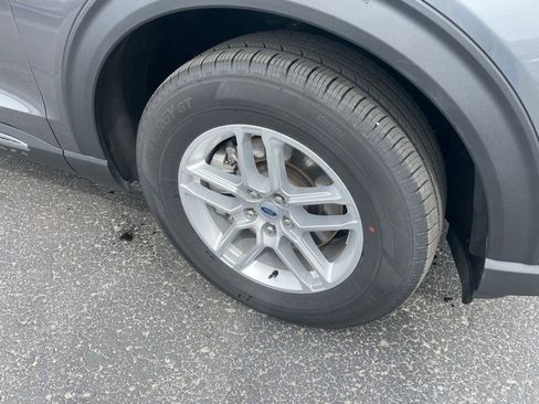 Used 2025 Ford Explorer Active image 3