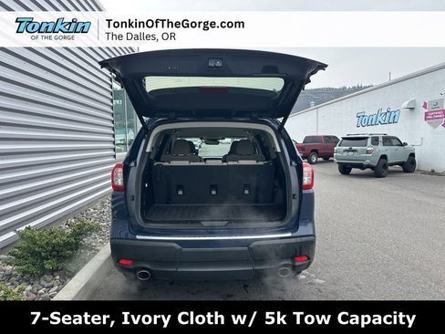 Used 2025 Subaru Ascent Premium w/ Premium Package image 4