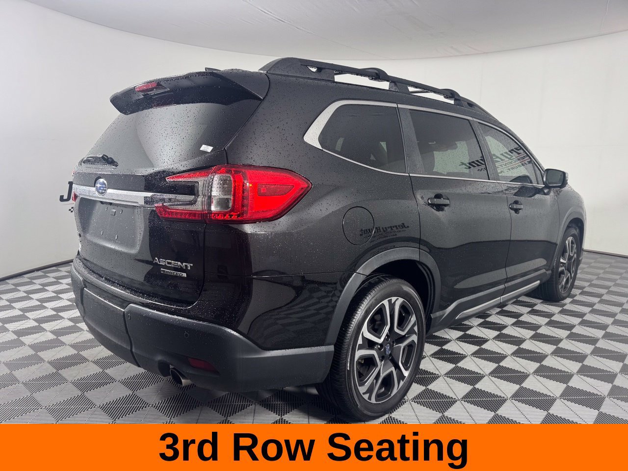 Used 2023 Subaru Ascent Limited w/ Technology Package AWD/4WD image 7