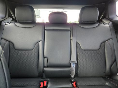 Used 2025 Jeep Compass Trailhawk AWD/4WD image 11