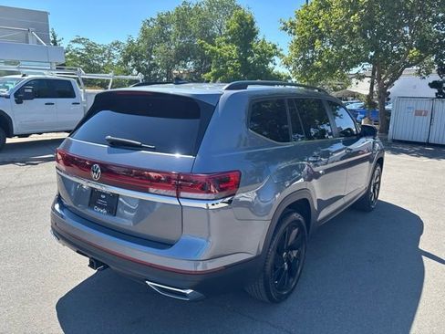 Used 2024 Volkswagen Atlas SE FWD image 9