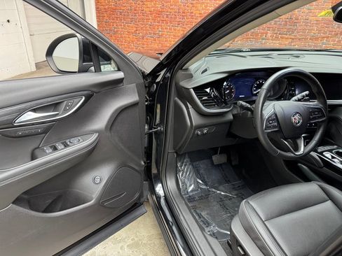 Used 2023 Buick Envision Essence image 10