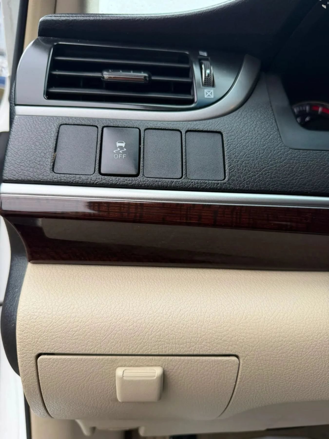 Used 2012 Toyota Camry XLE w/ Leather Pkg FWD image 19