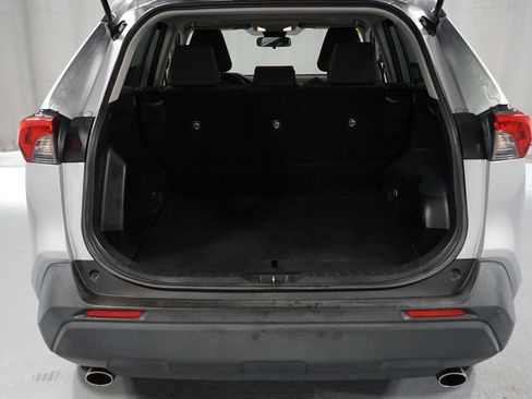 Used 2019 Toyota RAV4 XLE FWD image 34