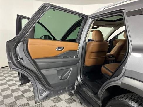 Used 2025 Nissan Pathfinder Platinum w/ Black Appearance Package FWD image 43