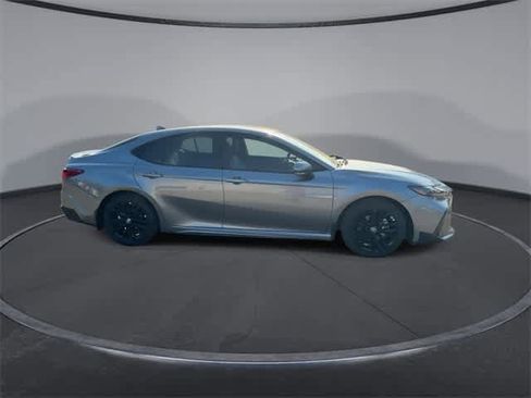 Used 2025 Toyota Camry SE image 9