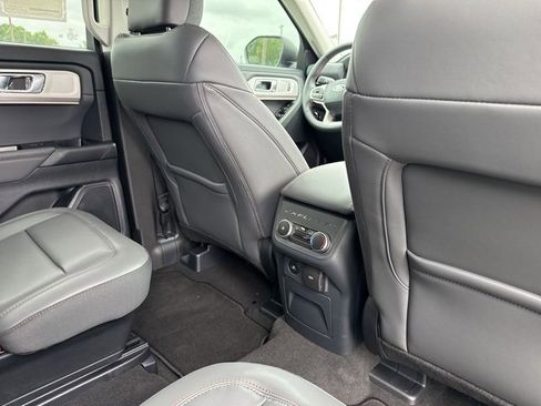 New 2025 Ford Explorer Active w/ Active Comfort Package image 19