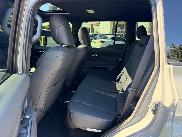 Used 2026 Lexus GX 550 w/ Accessory Package (2T) AWD/4WD image 13