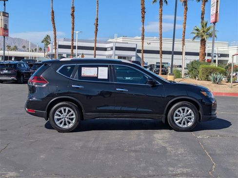 Used 2018 Nissan Rogue SV image 5