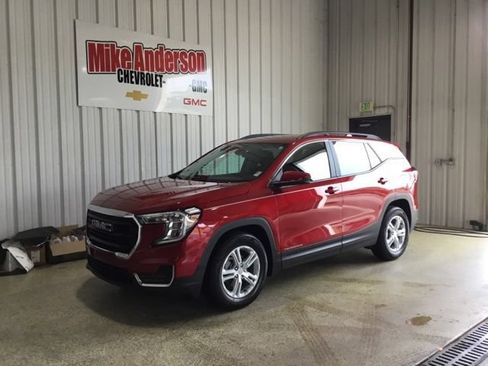 Used 2024 GMC Terrain SLE w/ Driver Convenience Package FWD image 1