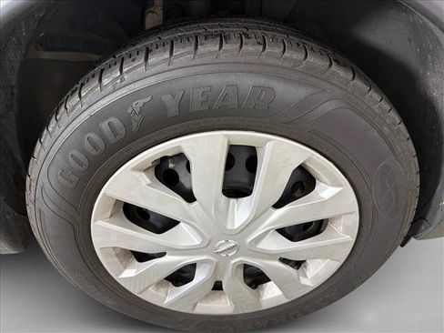 Used 2020 Nissan Rogue S FWD image 12