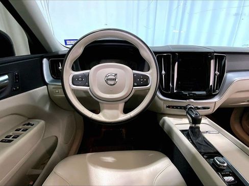 Used 2021 Volvo XC60 T5 Momentum w/ Protection Package Premier FWD image 14