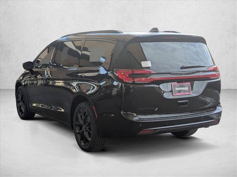 New 2026 Chrysler Pacifica Limited w/ S Appearance Package AWD/4WD image 9