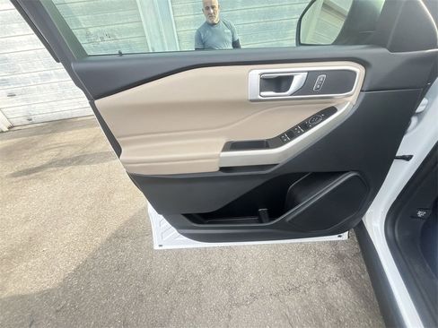 Used 2023 Ford Explorer XLT image 13