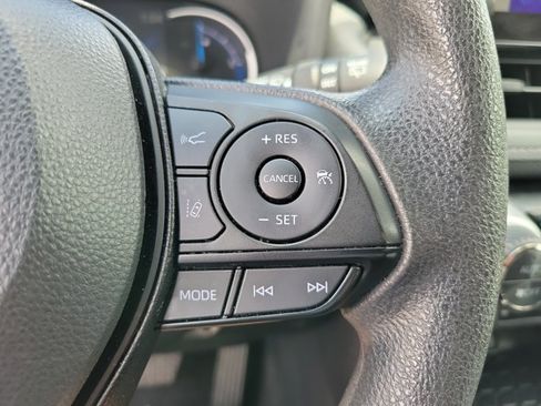 Used 2025 Toyota RAV4 XLE AWD/4WD image 16