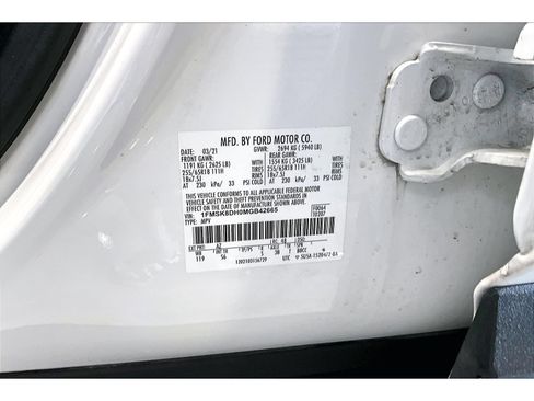 Used 2021 Ford Explorer XLT w/ Equipment Group 202A AWD/4WD image 30