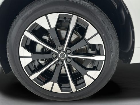 Used 2026 Volvo XC60 B5 Plus AWD/4WD image 9