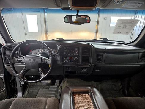 Used 2005 Chevrolet Silverado 1500 4x4 Extended Cab w/ Light Duty Power Package image 15