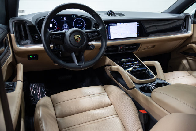 Used 2024 Porsche Cayenne Coupe AWD/4WD image 20