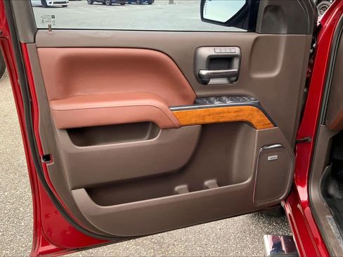 Used 2018 Chevrolet Silverado 1500 High Country image 22