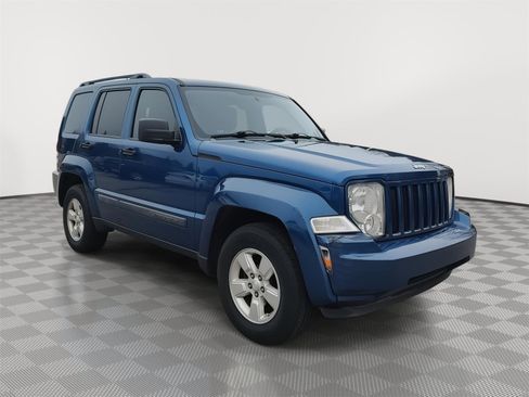 Used 2009 Jeep Liberty Sport w/ Popular Equipment Group AWD/4WD image 4