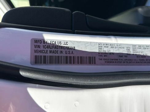 Certified 2021 Jeep Grand Cherokee Laredo X image 41