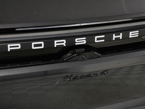 Used 2025 Porsche Macan 4 Electric image 22