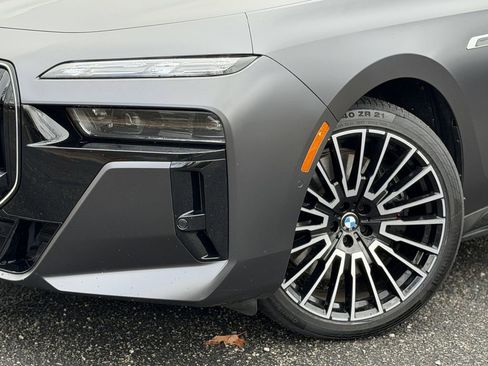 Used 2025 BMW i7 M70 AWD/4WD image 4