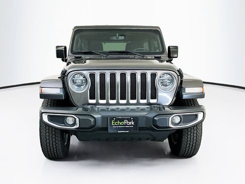 Used 2018 Jeep Wrangler Unlimited Sahara image 2